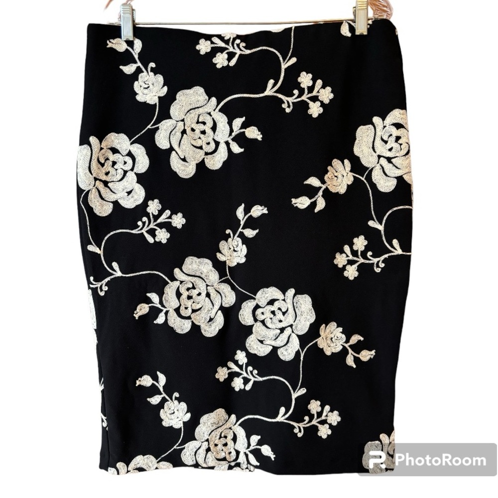 Beautifully embroidered stretch pencil skirt.